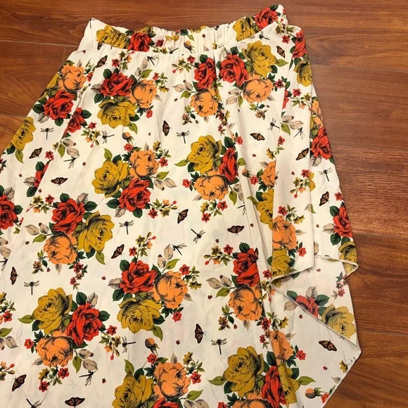 Ktoo Asymmetrical Floral Skirt in Cream with Floral Design, Size Small - Picture 4 of 9